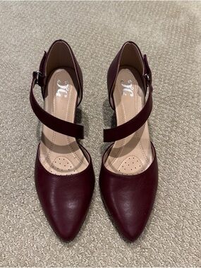 Women's Burgundy Pointed-Toe Strappy Pumps